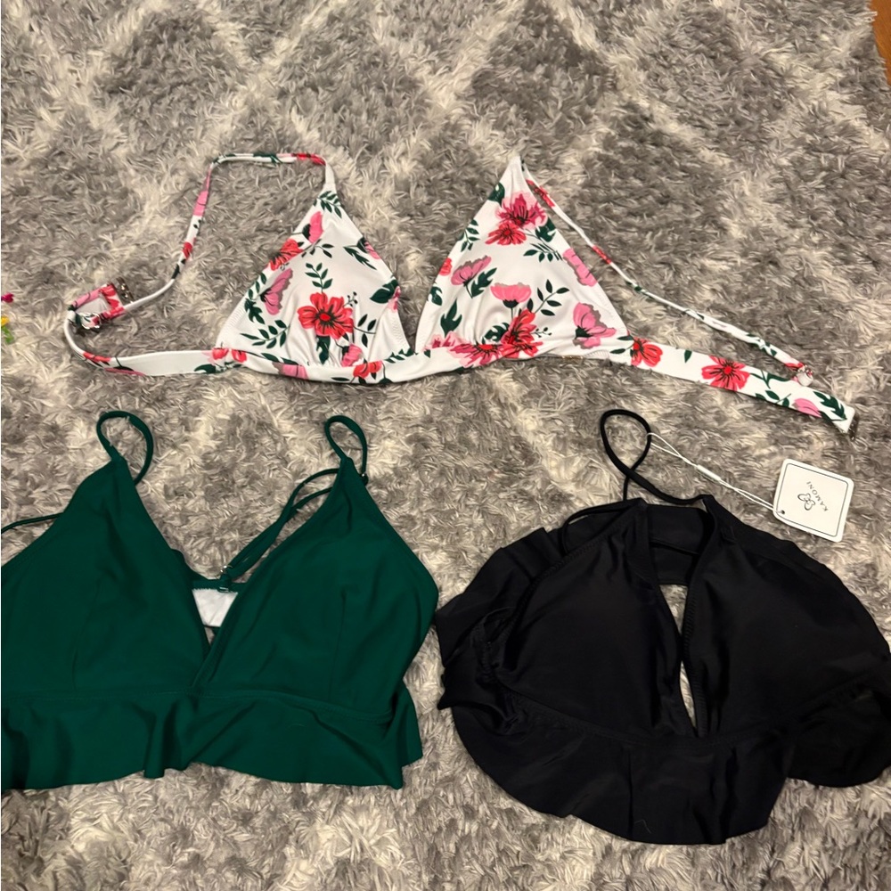Women's Floral, Green, and Black Bikini Tops - Size Large NWT